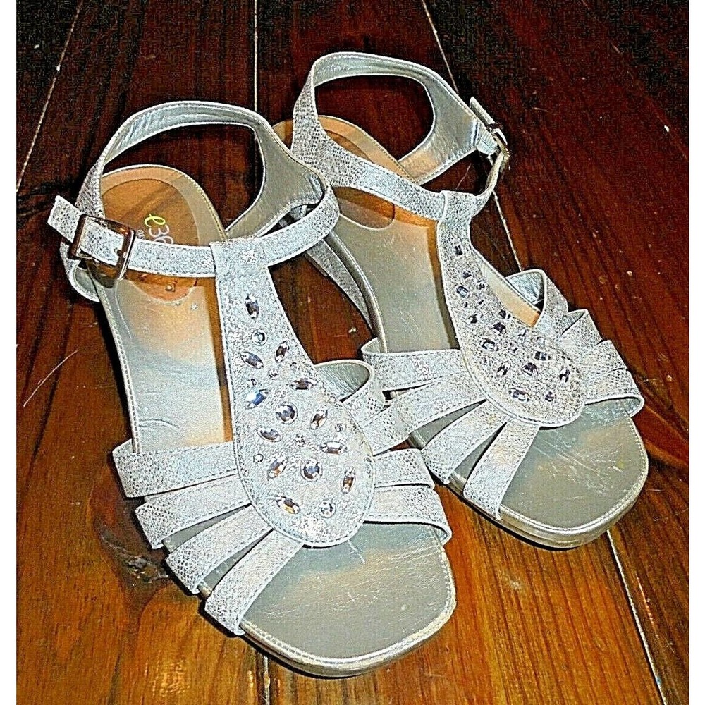 Women's size 9 Easy Spirit e360 Silver Sandals Clear Accents in VGUC